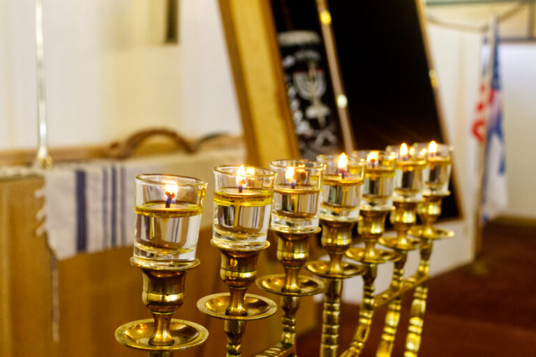 menorah_torahscroll